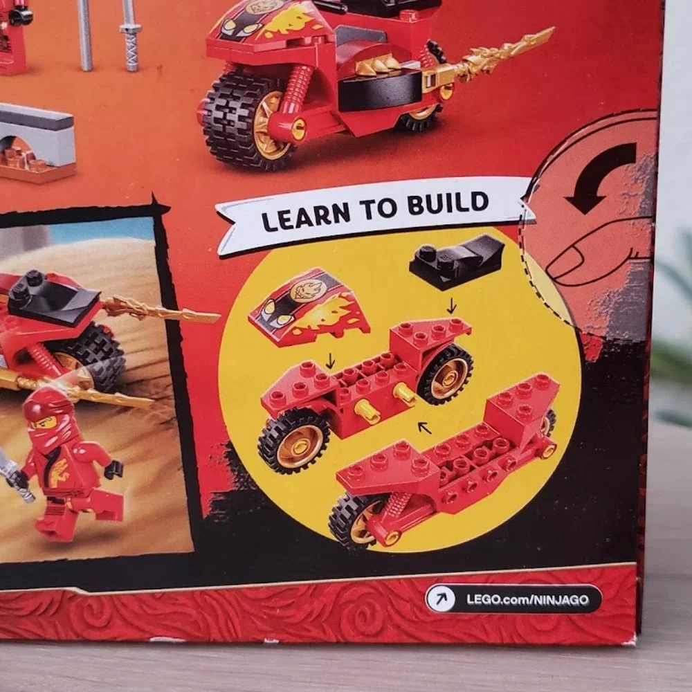 NEW LEGO Ninjago Motorcycle Kai's Blade Cycle with 2 minifigures 71734 $15
